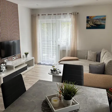 Avens Mit Zwei Schlafzimmer アパート Burgrieden